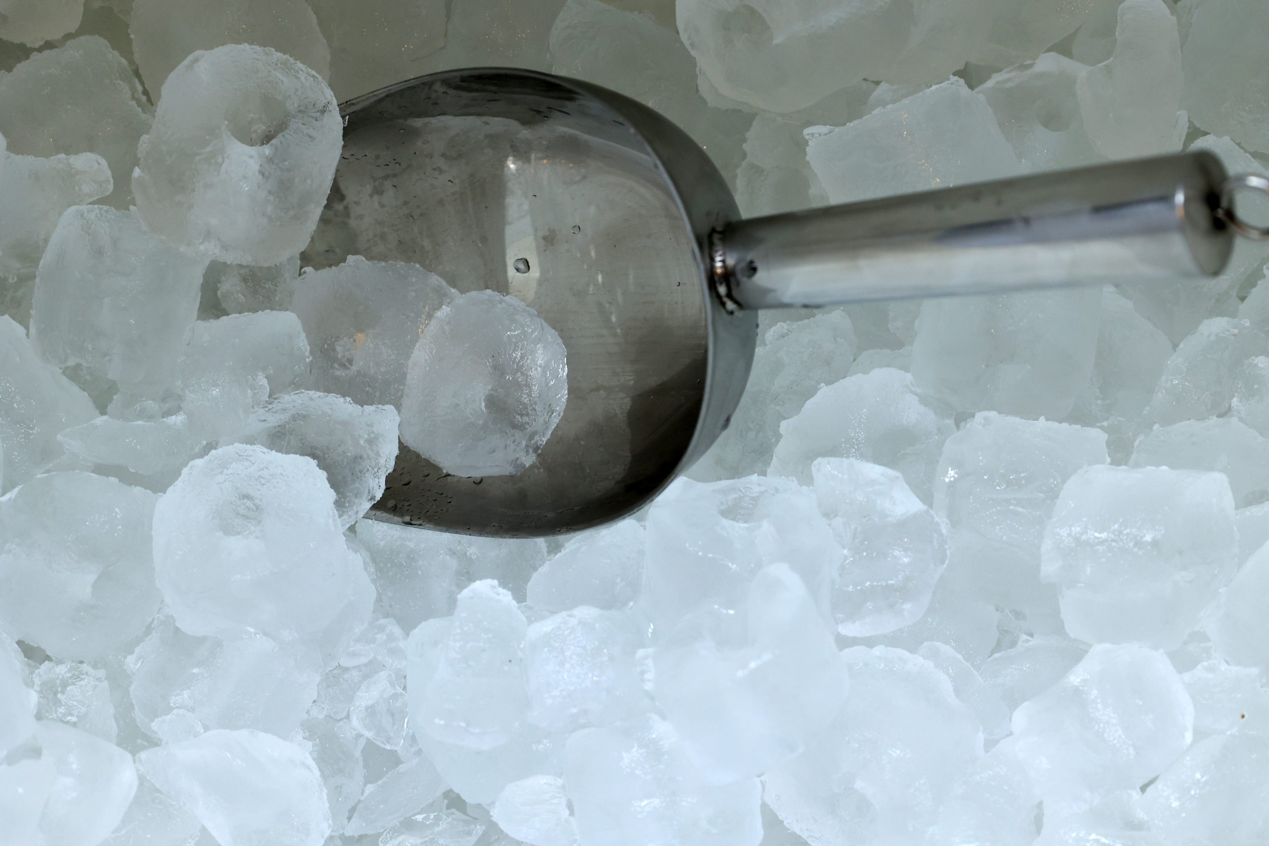 How Much Ice and How Many Blenders a Frozen Drink Rush Needs